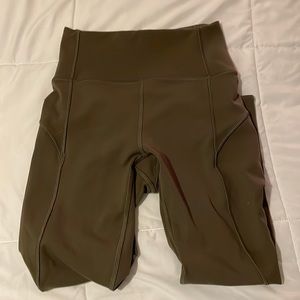 Never worn Lululemon cropped leggings! Size 2